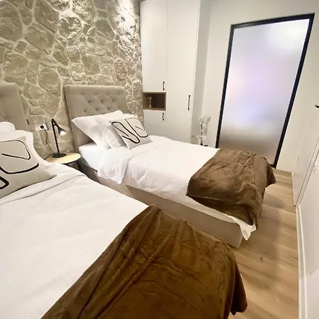 Walls In Old Town Of Appartement Rovinj