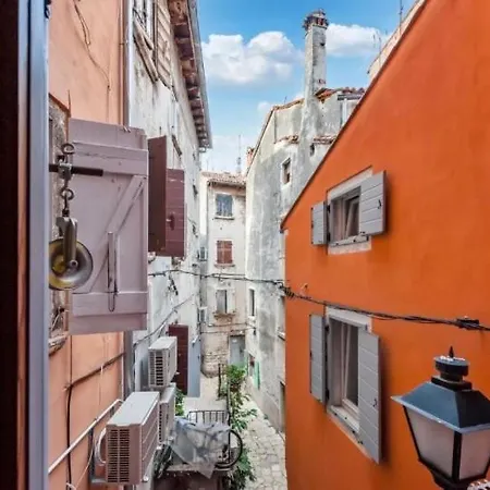 Lejlighed Walls In Old Town Of *