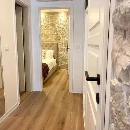 Daire Walls In Old Town Of *