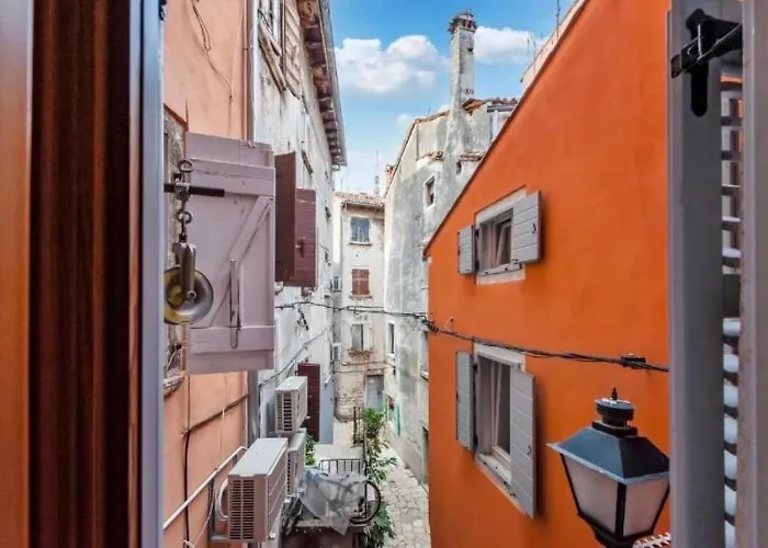 Lejlighed Walls In Old Town Of *